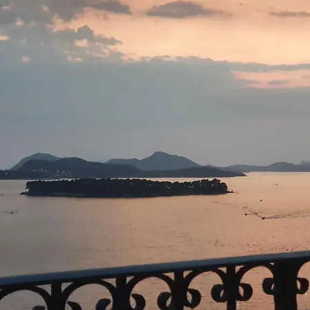 Seaside House In With Excellent Views, Large Terraces 아파트