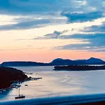 Seaside House In With Excellent Views, Large Terraces 아파트