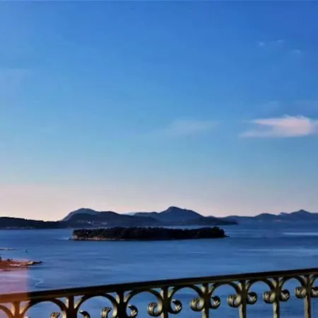 Seaside House In With Excellent Views, Large Terraces *