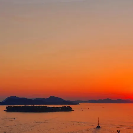 Seaside House In With Excellent Views, Large Terraces Apartman