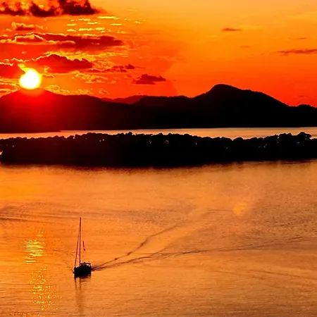 Seaside House In With Excellent Views, Large Terraces Apartament *