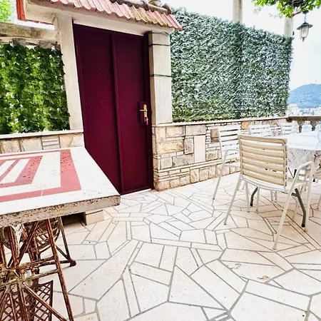 Apartman Seaside House In With Excellent Views, Large Terraces