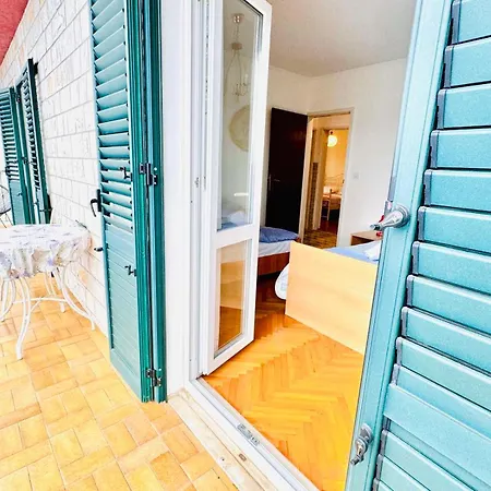 Seaside House In With Excellent Views, Large Terraces *