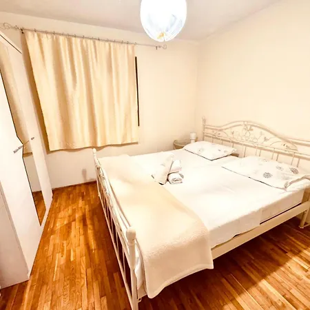 Seaside House In With Excellent Views, Large Terraces *