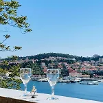 Seaside House In With Excellent Views, Large Terraces *