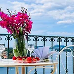 Seaside House In With Excellent Views, Large Terraces Appartamento