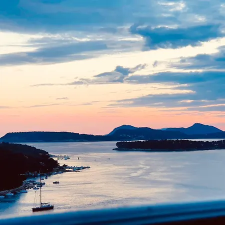 Seaside House In With Excellent Views, Large Terraces Appartamento