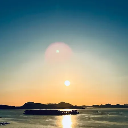 Seaside House In With Excellent Views, Large Terraces Appartamento