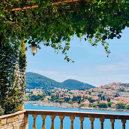 Seaside House In With Excellent Views, Large Terraces *